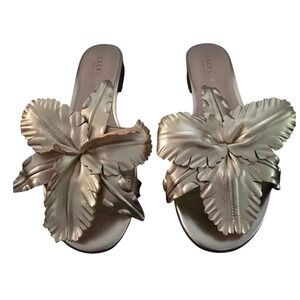 Cecelia New York Gold Metallic Leather Floral 3D Slide Sandals Low Block Heel7.5
